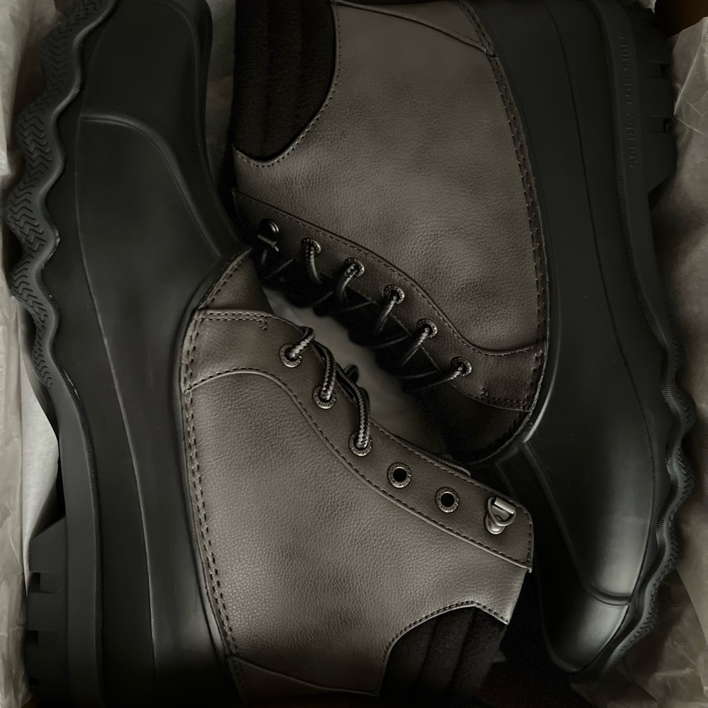 Mens Sperry snow boots size 13 brand new